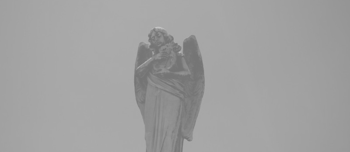 Image: Statue of an angel holding a harp