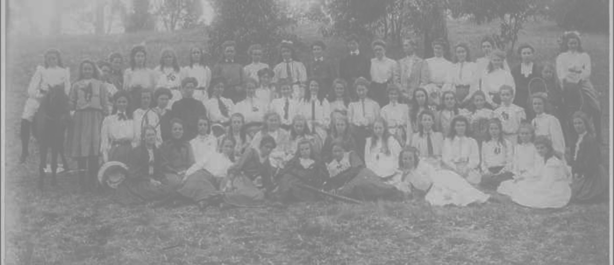 Group photograph of the last students and staff of the Advanced School for Girls, c. 1910.
