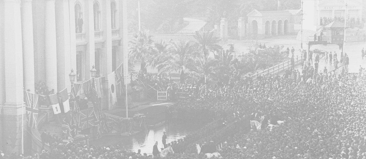 Image: crowds in front of Parliament House